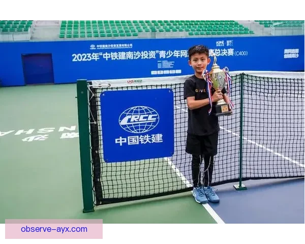 网球赛场激战不断顶尖选手争夺年度冠军荣誉