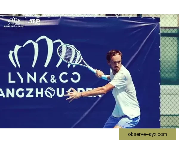 网球界最新动态：顶尖选手备战重要赛事展现精彩对决